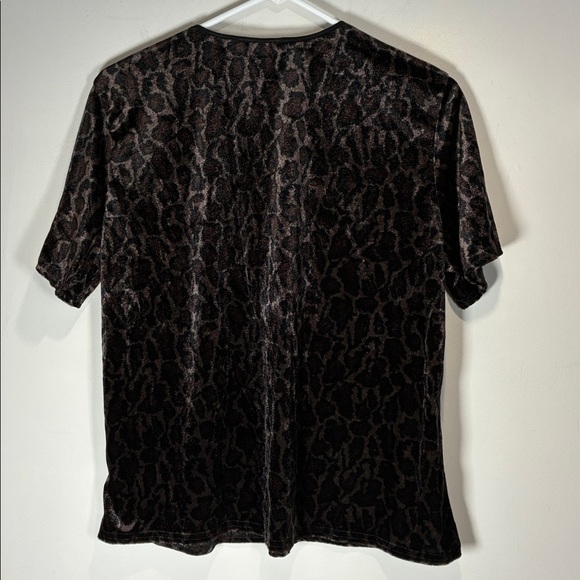 Kathie Lee Collection Vintage Velour Brown Leopard Top - Picture 4 of 7